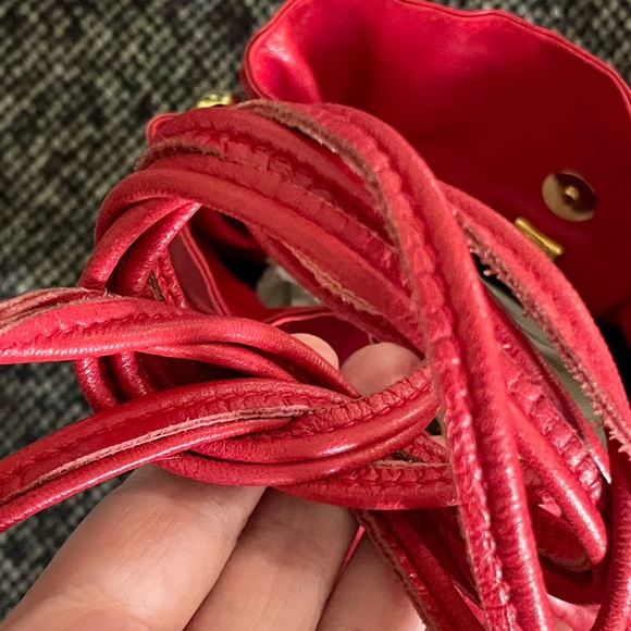 Vintage Gucci alligator drawstring bucket bag in red - Picture 6 of 8